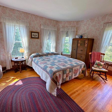 Private 2 Bedrooms And 1 Bathroom In Grand Victorian Home In The Heart Of The Whiite Mountains! Great Host Whitefield Екстериор снимка