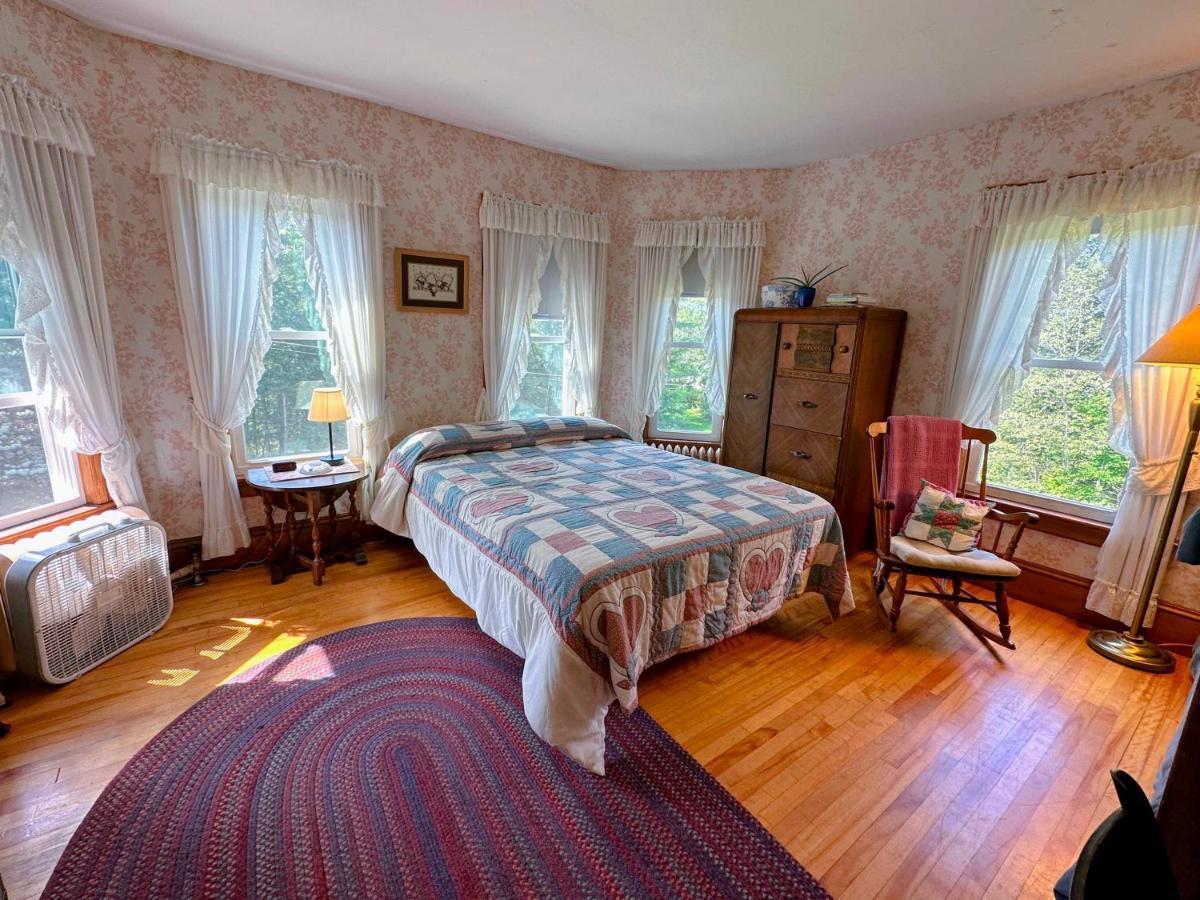 Private 2 Bedrooms And 1 Bathroom In Grand Victorian Home In The Heart Of The Whiite Mountains! Great Host Whitefield Екстериор снимка