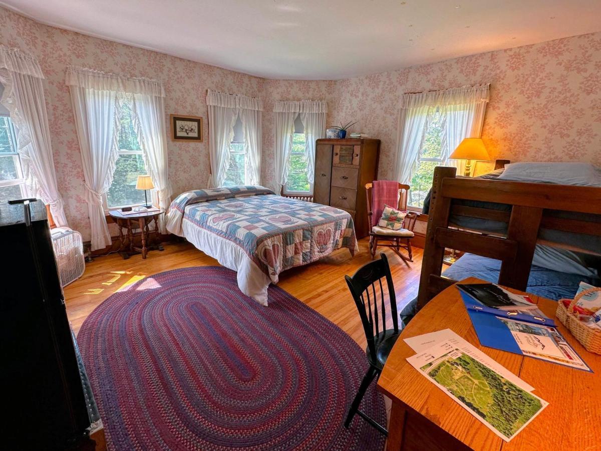 Private 2 Bedrooms And 1 Bathroom In Grand Victorian Home In The Heart Of The Whiite Mountains! Great Host Whitefield Екстериор снимка