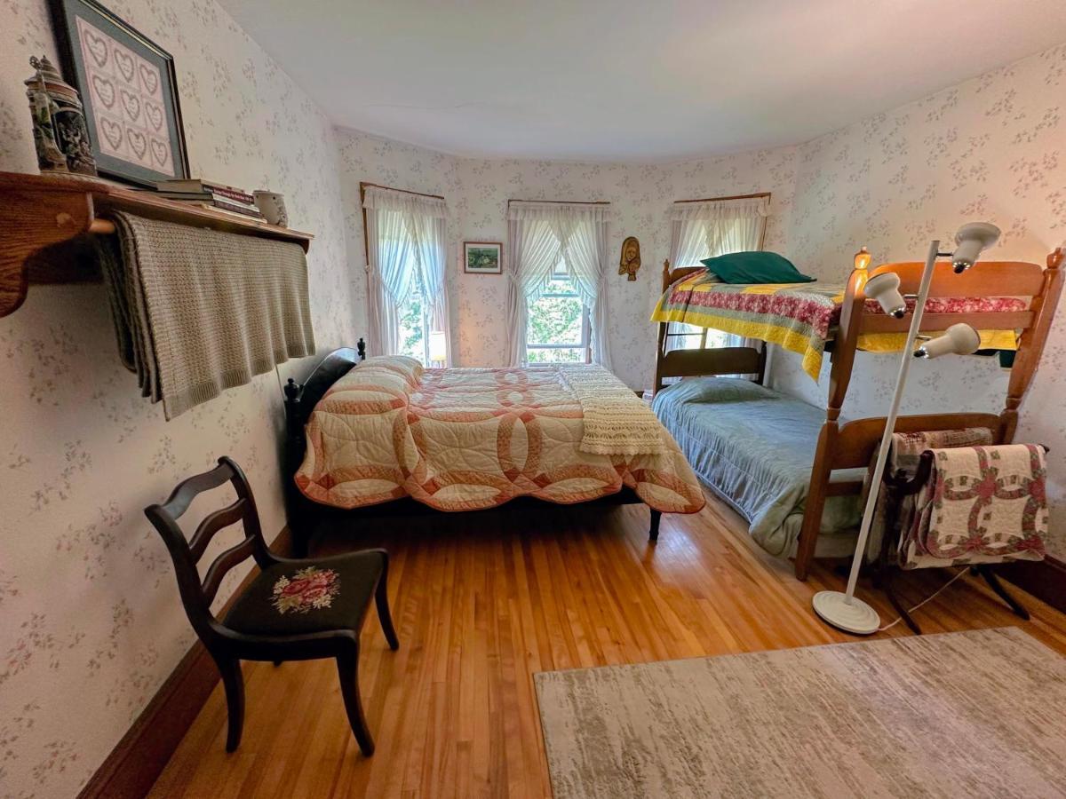 Private 2 Bedrooms And 1 Bathroom In Grand Victorian Home In The Heart Of The Whiite Mountains! Great Host Whitefield Екстериор снимка