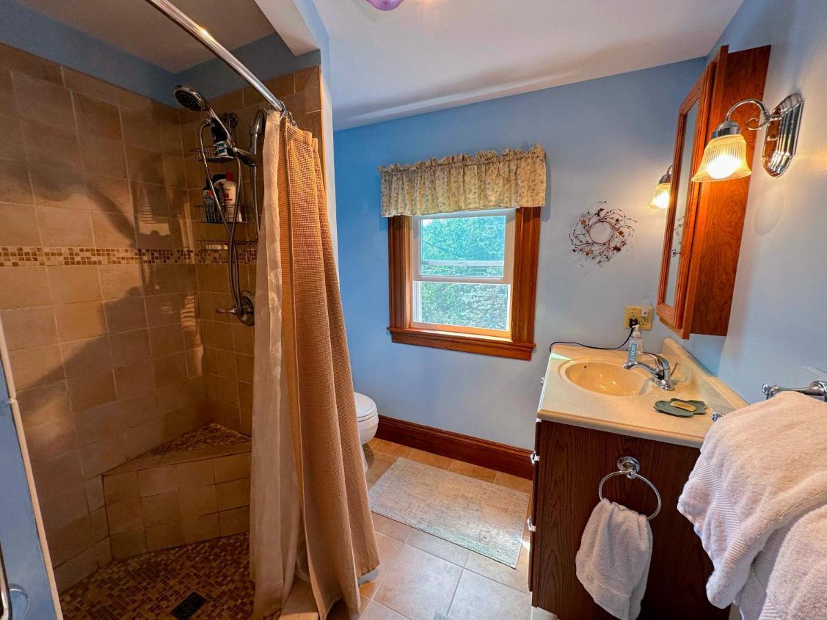 Private 2 Bedrooms And 1 Bathroom In Grand Victorian Home In The Heart Of The Whiite Mountains! Great Host Whitefield Екстериор снимка