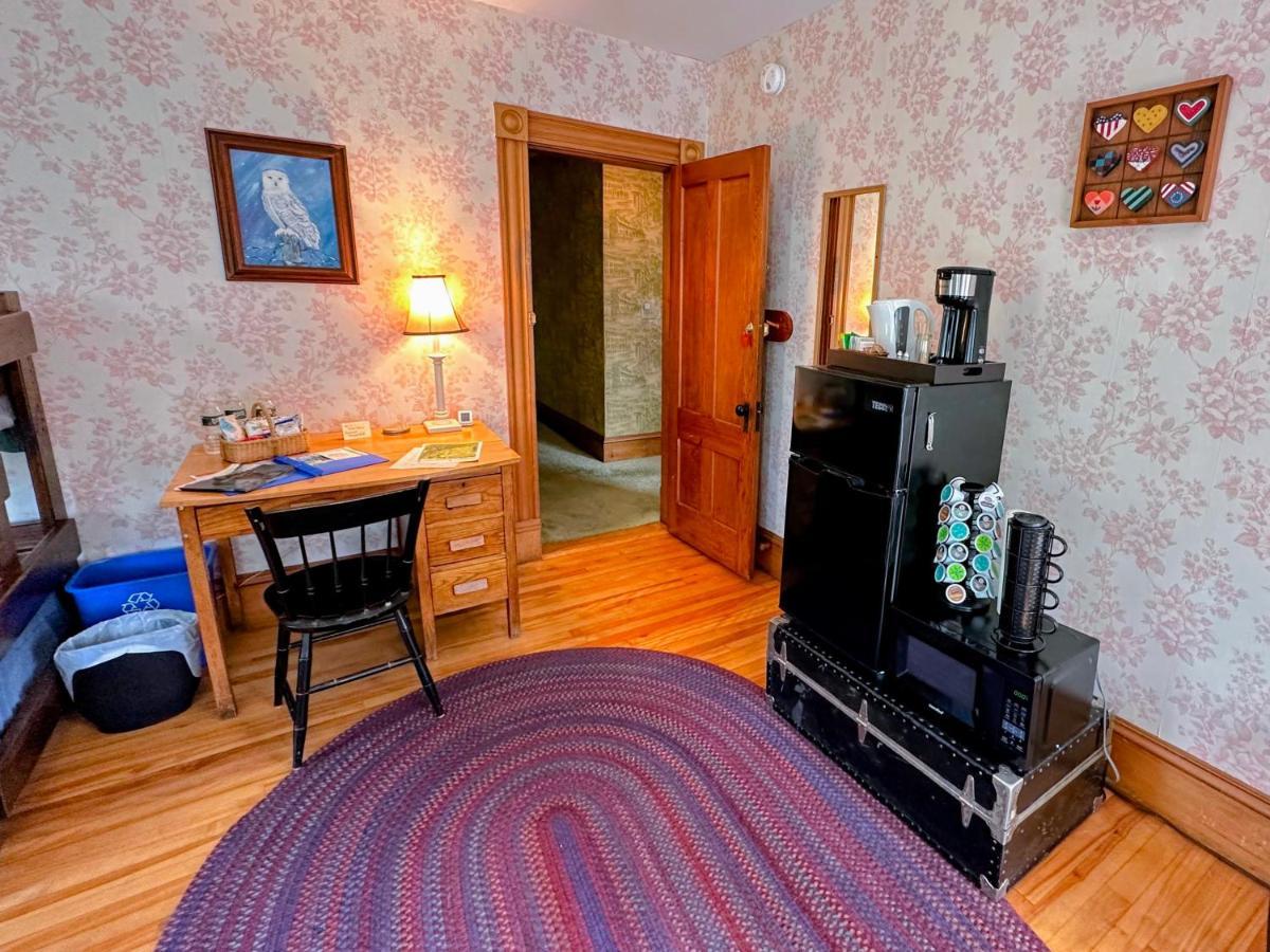 Private 2 Bedrooms And 1 Bathroom In Grand Victorian Home In The Heart Of The Whiite Mountains! Great Host Whitefield Екстериор снимка
