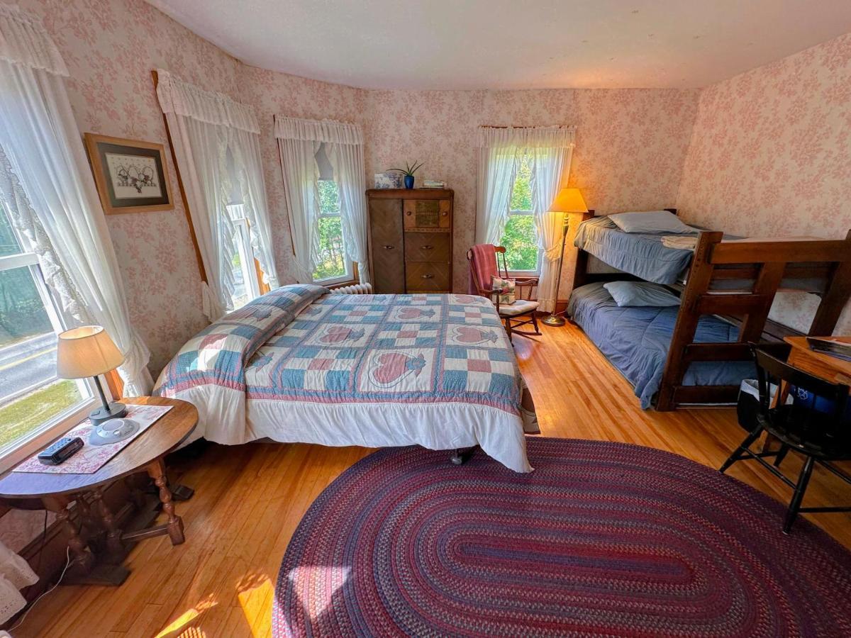 Private 2 Bedrooms And 1 Bathroom In Grand Victorian Home In The Heart Of The Whiite Mountains! Great Host Whitefield Екстериор снимка